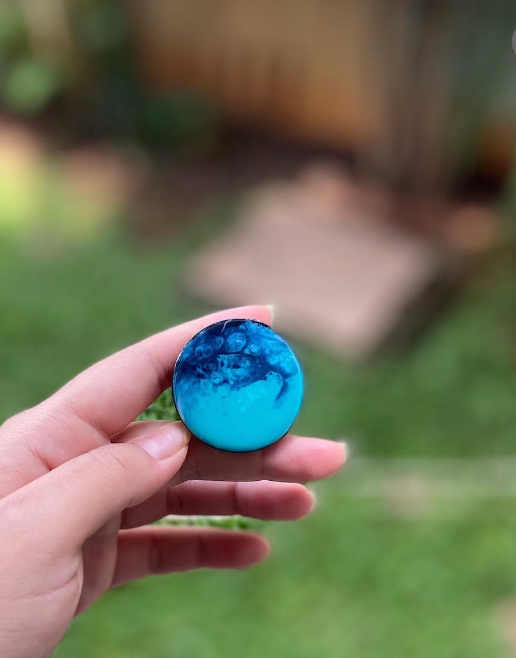 Beach Waves Handmade Resin Phone Grip – handmade product view 1